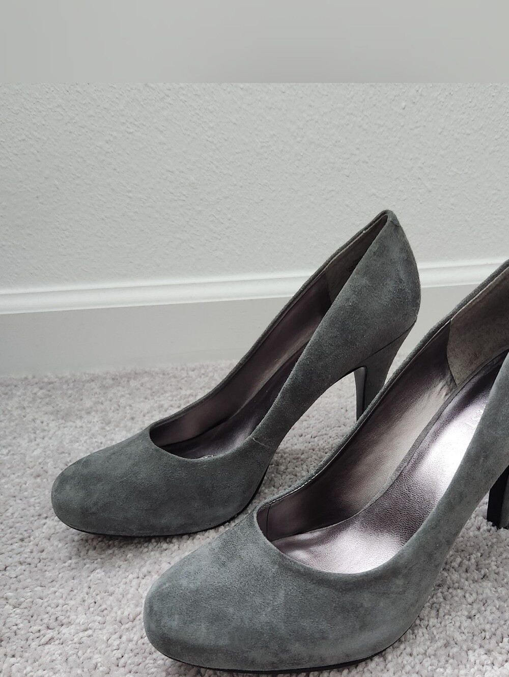 Nine West Gray Suede Round-Toe Pumps